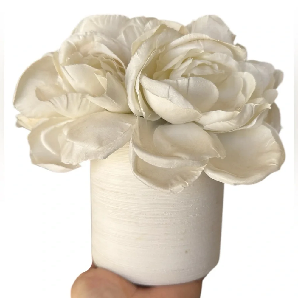 N/A •faux flowers